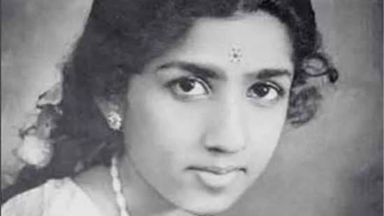लता मंगेशकर ने 13 साल की उम्र में गाया था पहला गाना, 1942 में रिलीज हुई फिल्म लेकिन थियेटर में नहीं बजा वो गीत