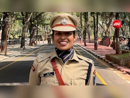 बेड रेस्ट के दौरान UPSC की तैयारी कर IPS बनीं Gen Z कुहू गर्ग, DGP पिता के रिटायरमेंट पर रचा इत&zwj;िहास