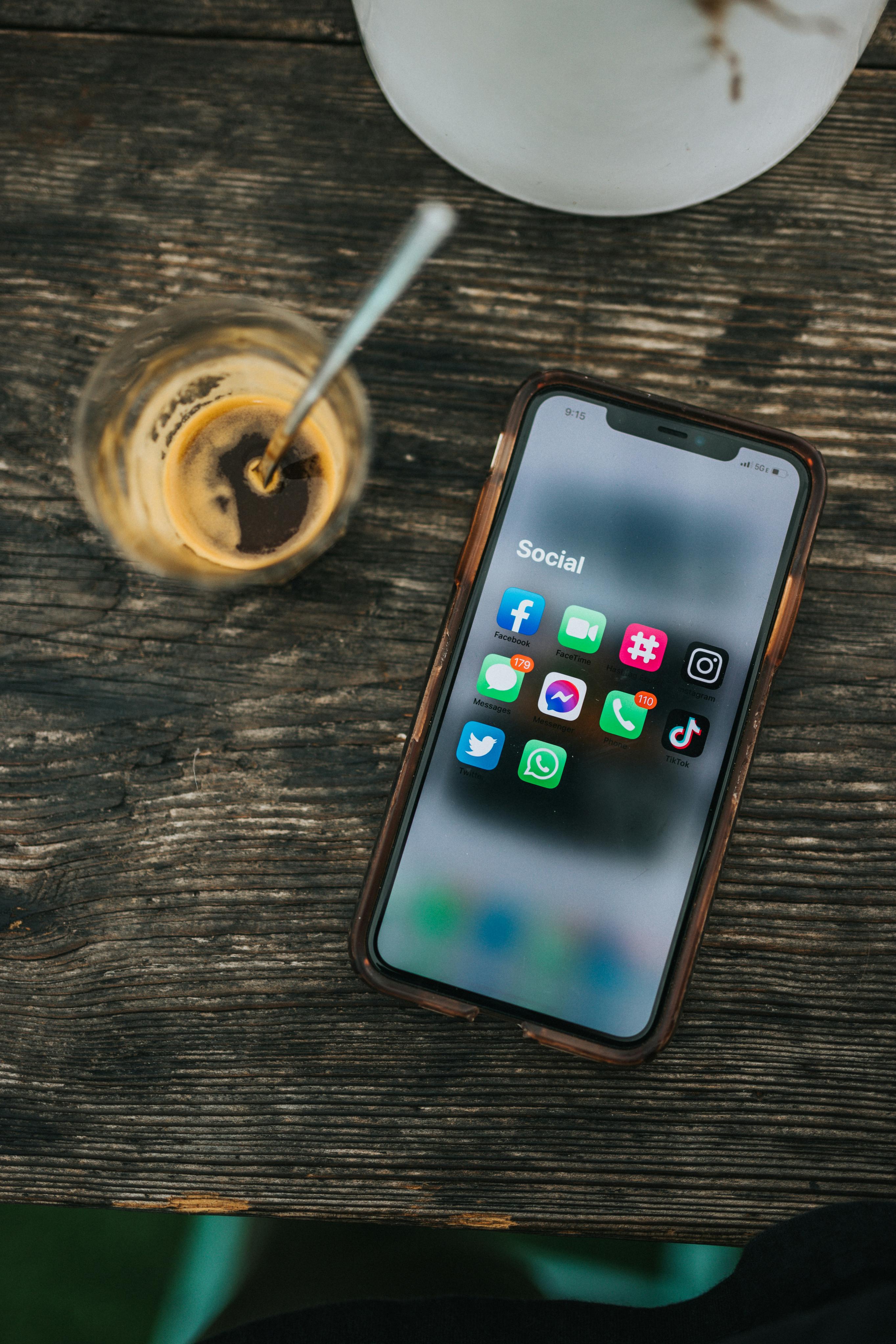 When Instagram arrived, a lot of young people migrated there. When Instagram arrived, a lot of young people migrated there.