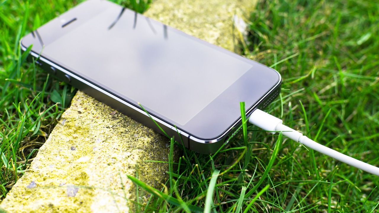 Avoid using your phone to prevent overheating during charging Avoid using your phone to prevent overheating during charging