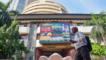 Stock Market Crash: Investors Lose Rs 5.9 Lakh Crore In 90 Minutes As Sensex Tumbles Over 700 Points, Nifty Breaches 22,600