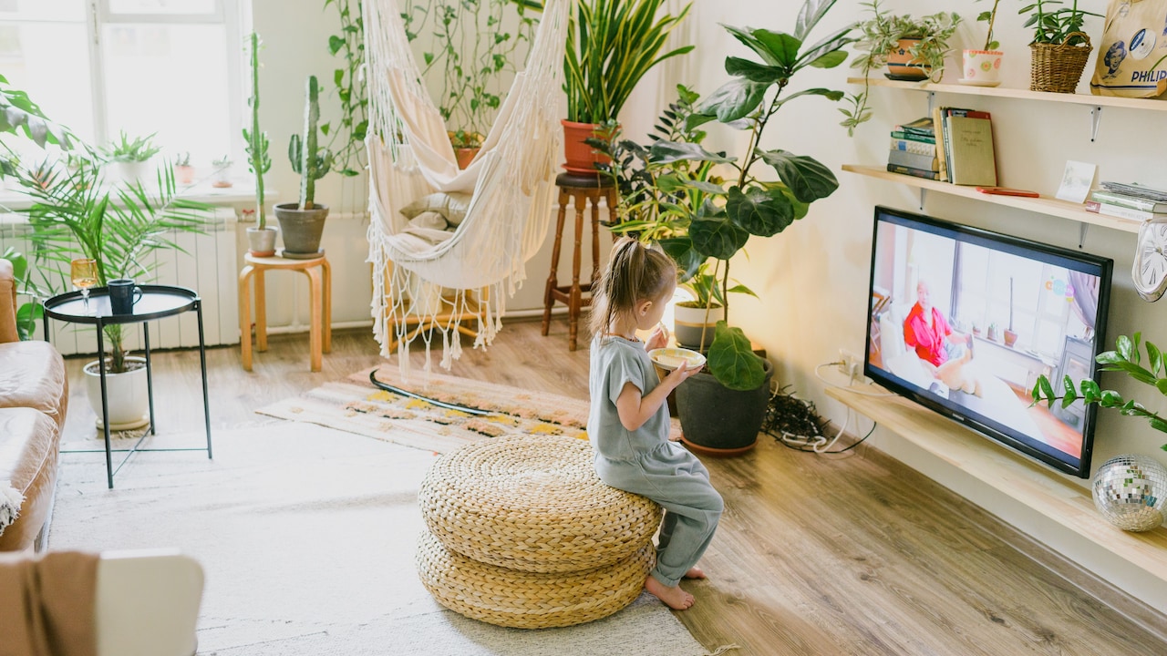 Smart TV Lagging With Fast Wi-Fi? 10 Hidden Streaming Problems To Check