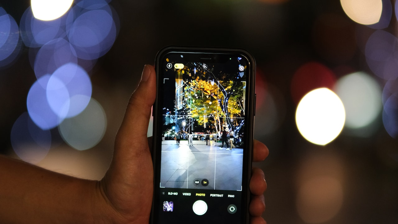 10 Navigation Habits That Can Make Your Phone Use Power Almost As Fast As It Charges 10 Navigation Habits That Can Make Your Phone Use Power Almost As Fast As It Charges