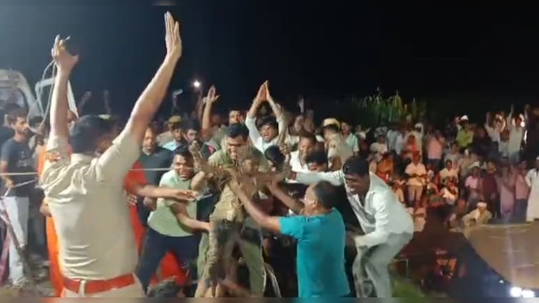 400 फीट गहरे बोरवेल में ग&zwj;िरे बच्&zwj;चे को बाहर न&zwj;िकाला, एंबुलेंस से अस्&zwj;पताल पहुंचाया