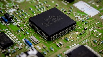 Chip Rally To Sustain? Intel, SanDisk, Micron, Nvidia, SK Hynix Futures Edge Higher Day After Up To 10% Surge