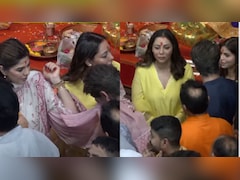 Video: Shah Rukh Khan Borrows Manager Pooja Dadlani's <i>Dupatta</i> At Lalbaugcha Raja, Internet Loves Their Bond