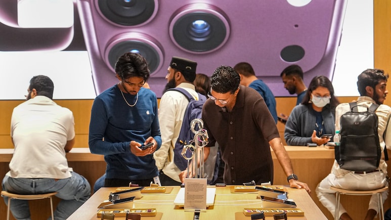 Apple Fandom On Display As iPhone 18 Hits India Stores; Launch-day Sales Higher By 20-30%