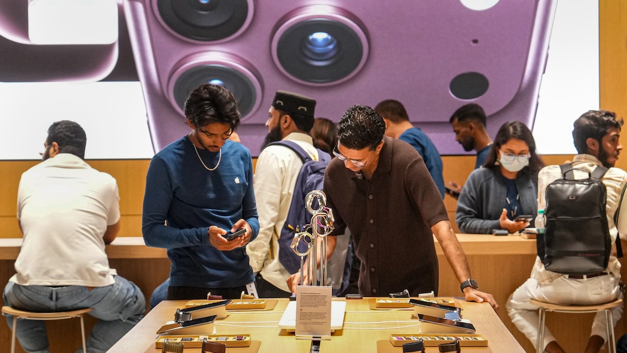 Apple Fandom On Display As iPhone 18 Hits India Stores; Launch-day Sales Higher By 20-30%