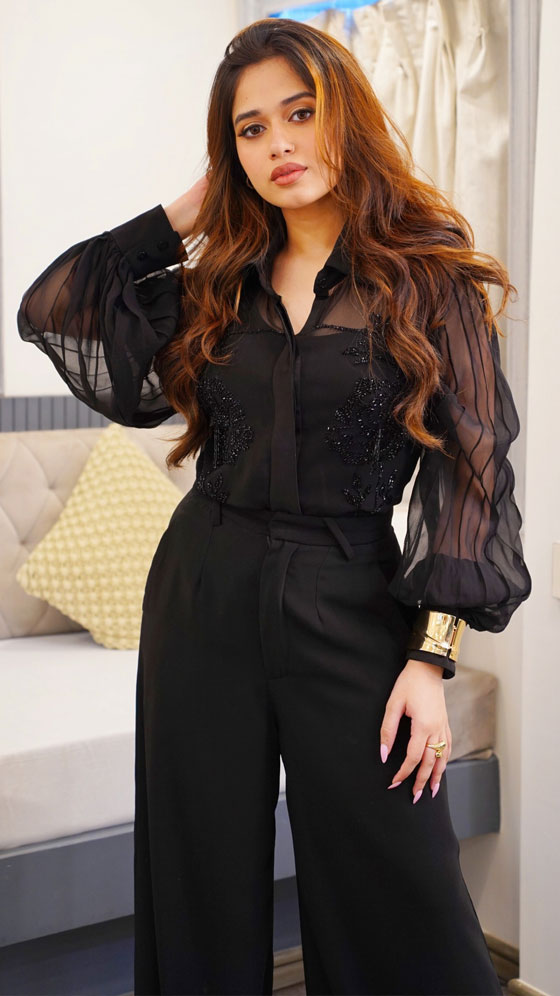 Jannat Zubair Slays In A Sleek Black Outfit