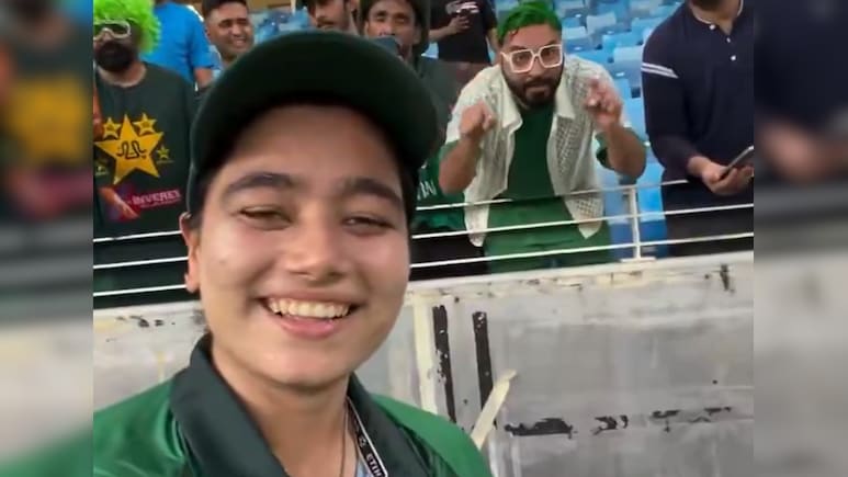'जीतना है इंडिया के खिलाफ', फातिमा सना के सामने चिंघाड़ रहा था पाकिस्तानी फैन, फिर कप्तान ने क्या कहा? VIDEO