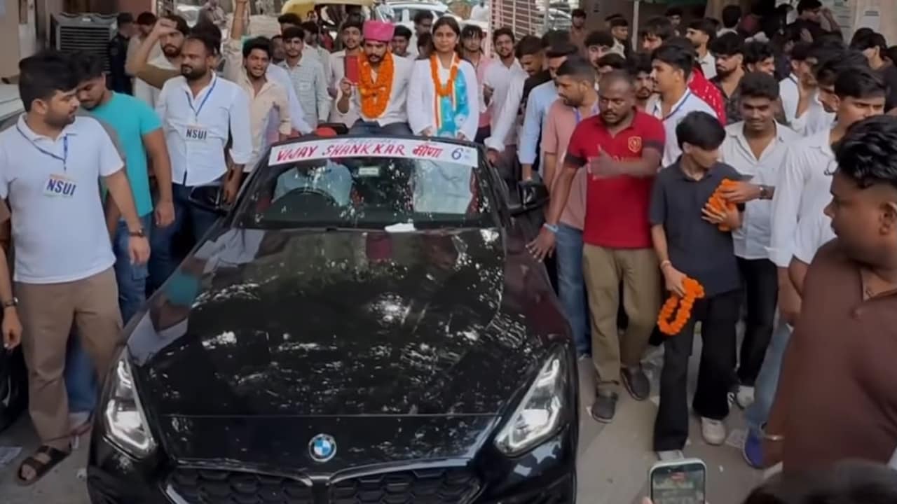 महंगी गाड़ियों की चुनाव में भरमार. महंगी गाड़ियों की चुनाव में भरमार.