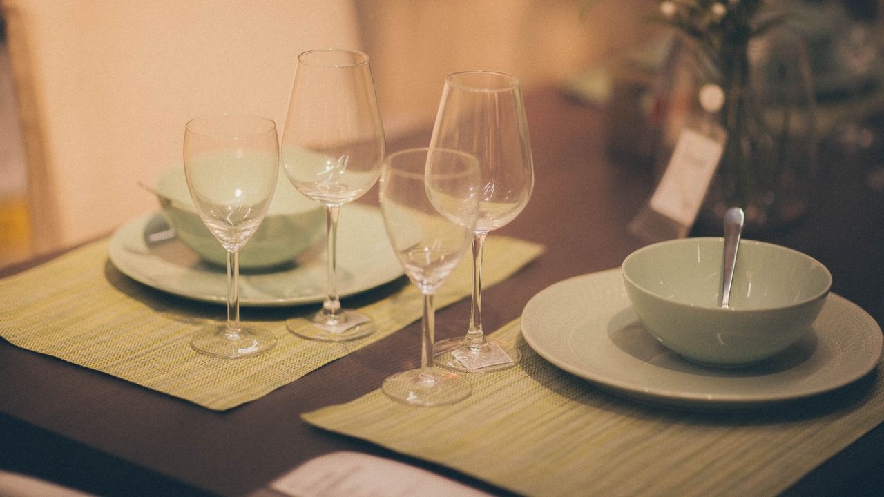 Tips to select dinnerware for everyday use Tips to select dinnerware for everyday use