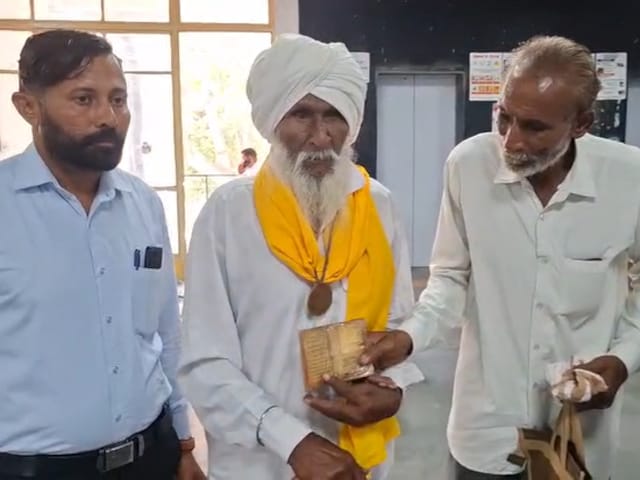 हरियाणा में स्वतंत्रता सेनानी पेंशन के लिए परिवार के साथ खा रहे दफ्तरों के धक्के