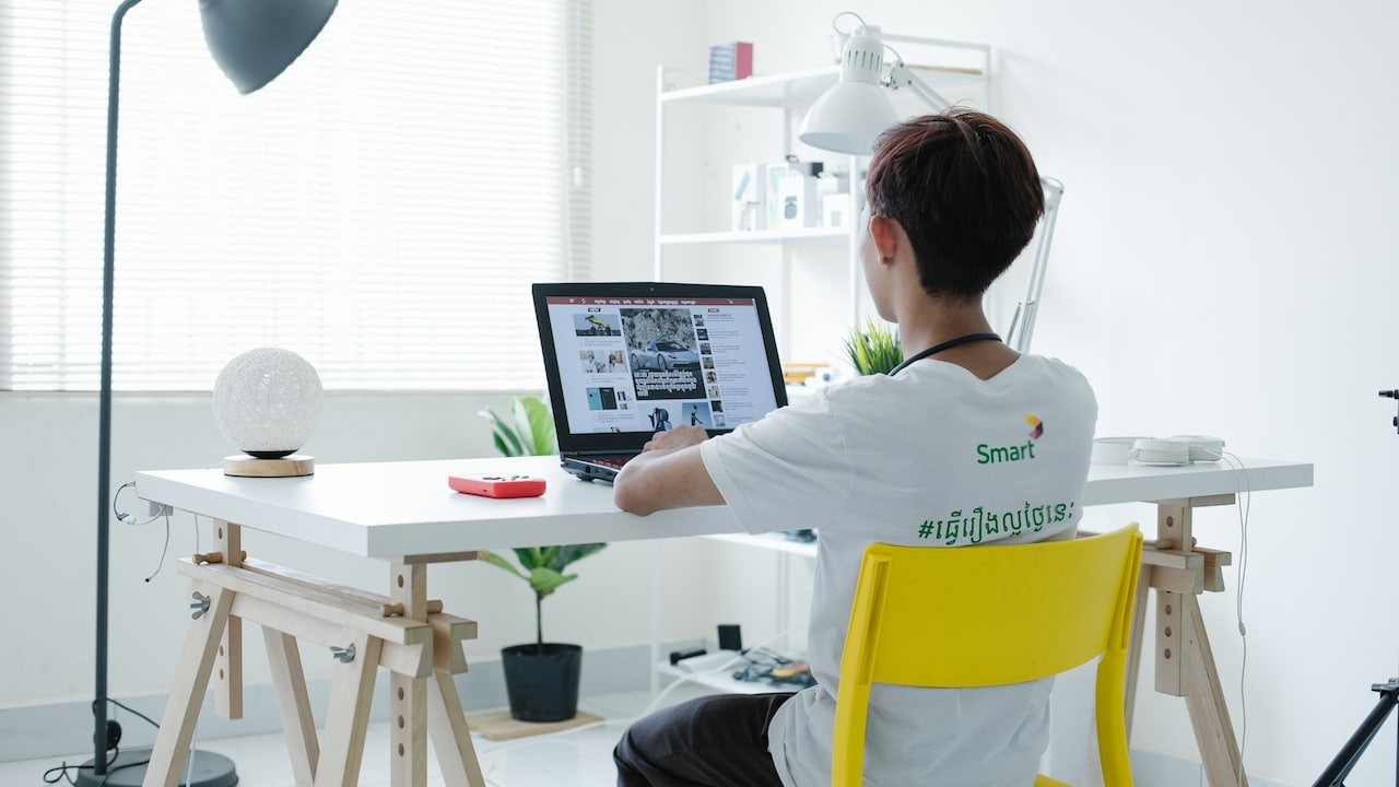 Study tables that make your space look cleaner and well organised