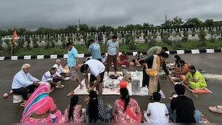 राजस्थान हाईवे पर खाना खाने का वायरल वीडियो, सोशल मीडिया पर हुए ट्रोल तो पर&zwj;िवार ने NDTV पर दी सफाई&nbsp;