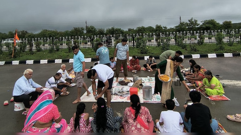 राजस्थान हाईवे पर खाना खाने का वायरल वीडियो, सोशल मीडिया पर हुए ट्रोल तो पर&zwj;िवार ने NDTV पर दी सफाई&nbsp;