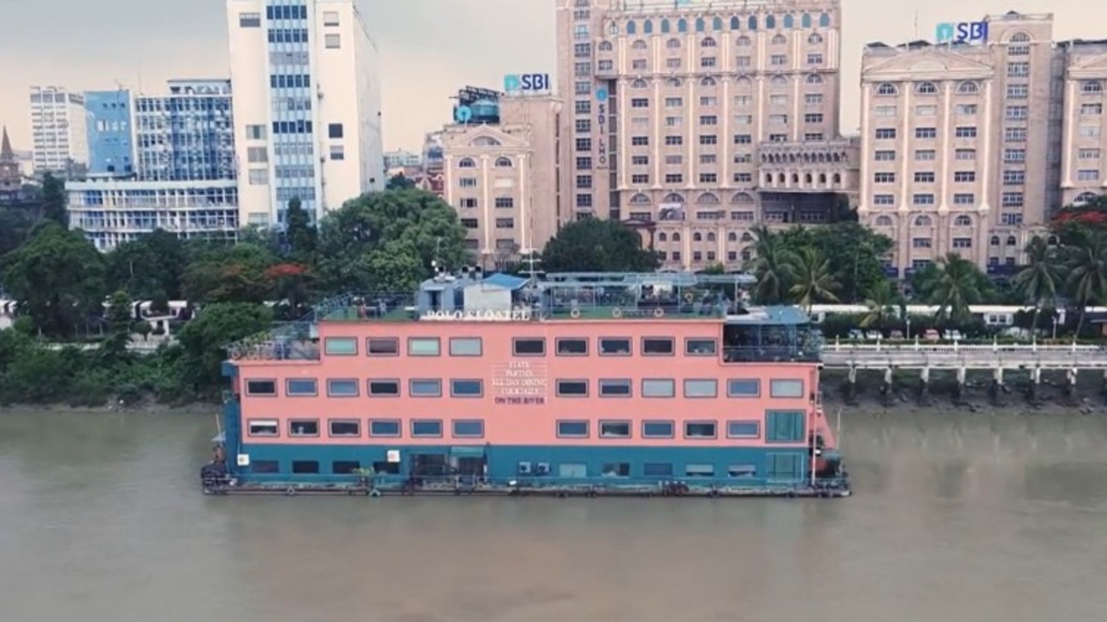 This Floating Hotel In Kolkata Has A Railway Crossing Near Its Entrance Where Trains Pass By