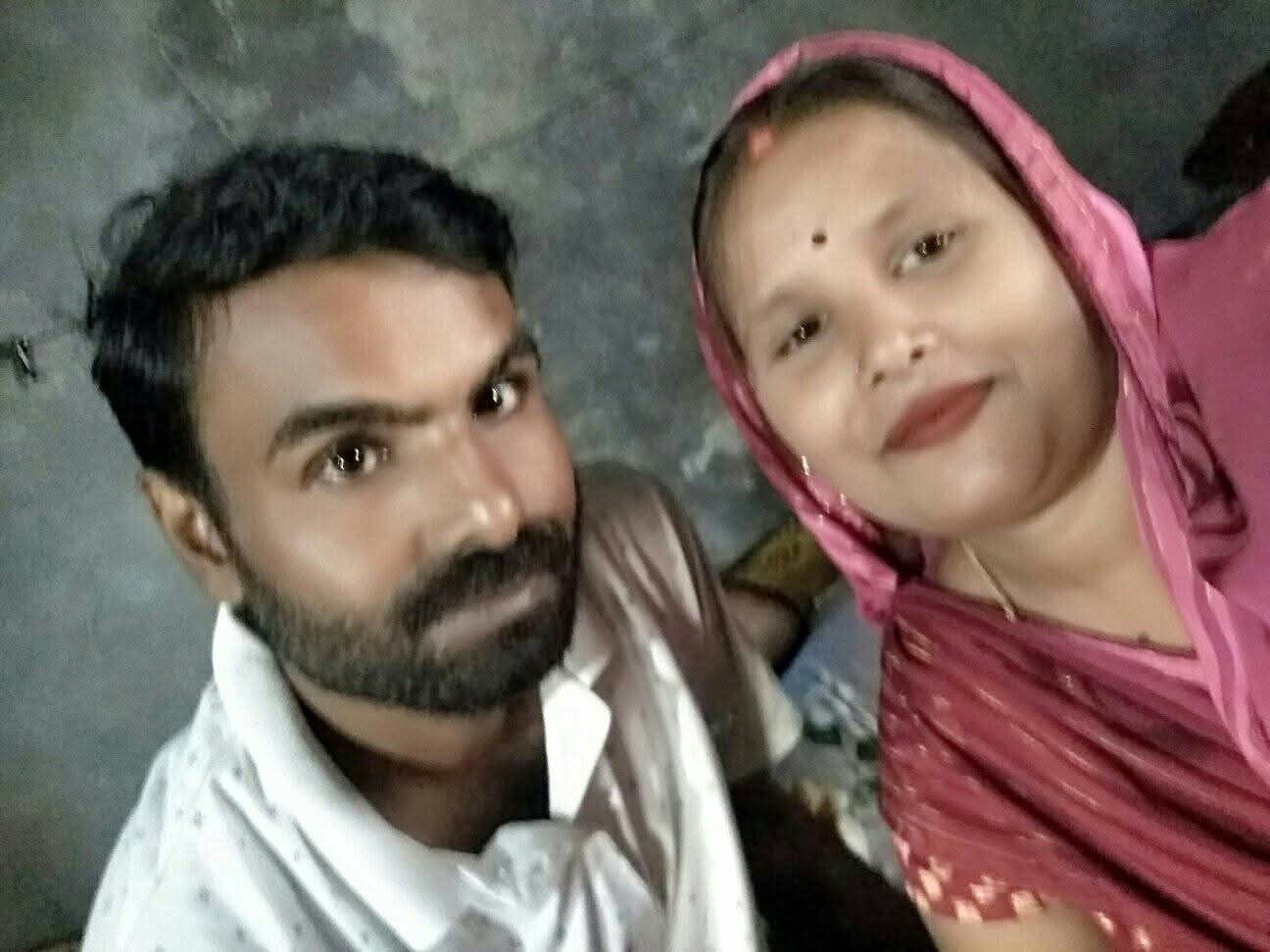 आजमगढ़ में पत्नी-बेटे और दो पुजारी की हत्या करने वाला अरविंद और उसकी पत्नी बबीता की फाइल फोटो.
