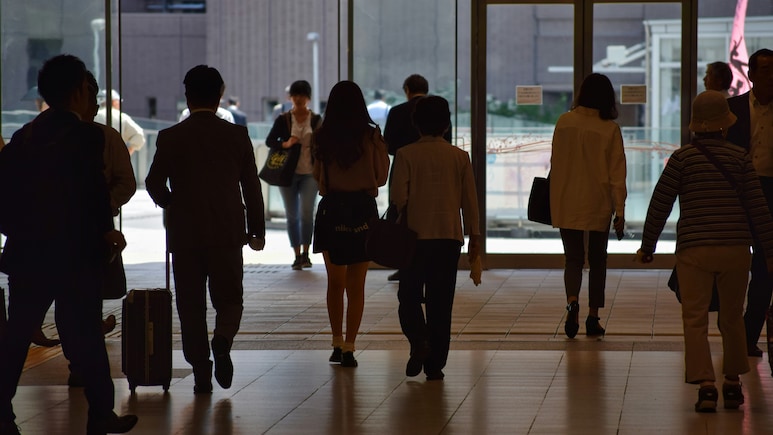 White-Collar Hiring Grows 14% In August Led By Auto, Healthcare, Retail: Report