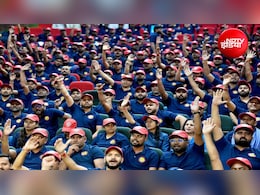 सत्ता में आए तो 6 महीने में बंपर भर्ती; नीली शर्ट-नीली जींस में कैंपस पहुंच रही सपा, पेपर लीक-बेरोजगारी पर वार