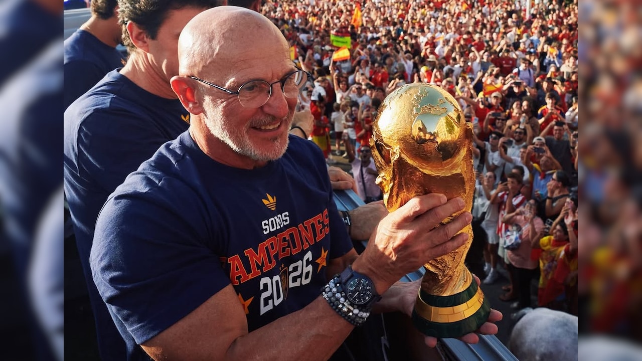 RFEF renews Luis de la Fuente as Spain coach through 2032