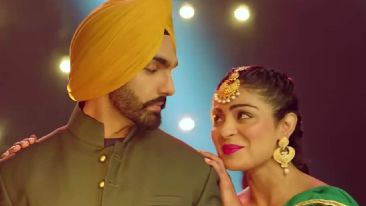 पंजाब की मिट्टी से निकला नीरू बाजवा का ये 8 साल पुराना गाना, प्यार में डूबी माशूका ने खुद को बताया कांच, आशिक से की थी ये डिमांड
