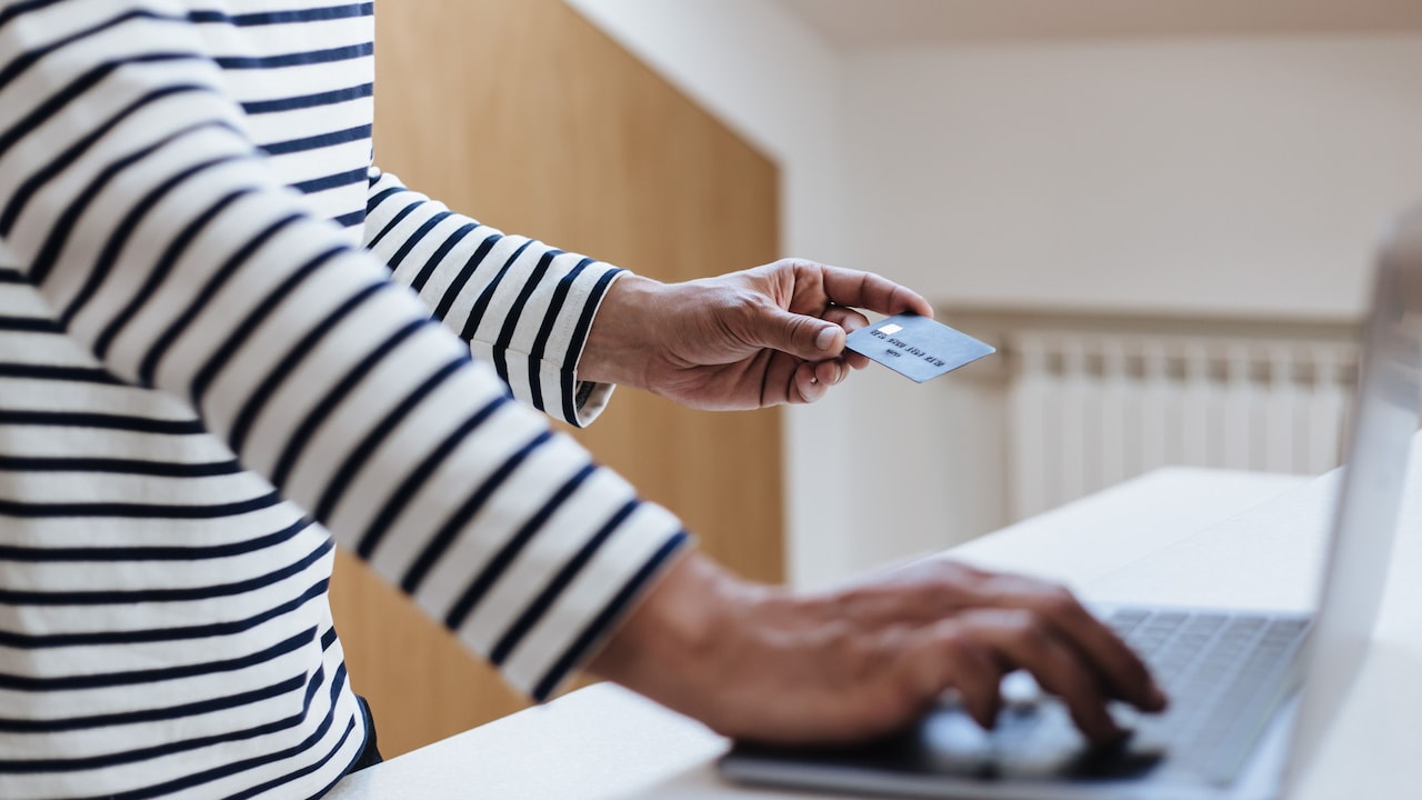 Rs 1 Lakh In Credit Card Debt: Personal Loan Or Card EMI, What Costs Less