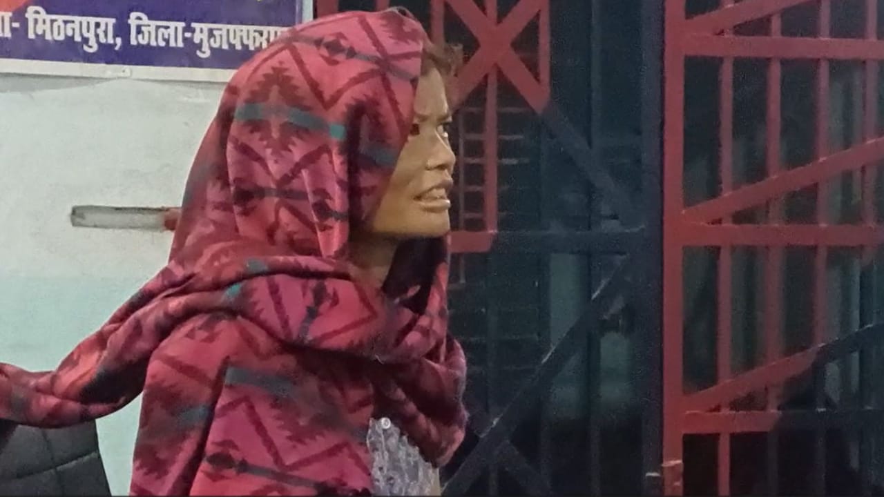 नेपाल से बाढ़ में बहकर 370 KM दूर मुजफ्फरपुर पहुंची मह‍िला? डरी सहमी बैठी थी, लोगों ने पुल‍िस को सौंपा