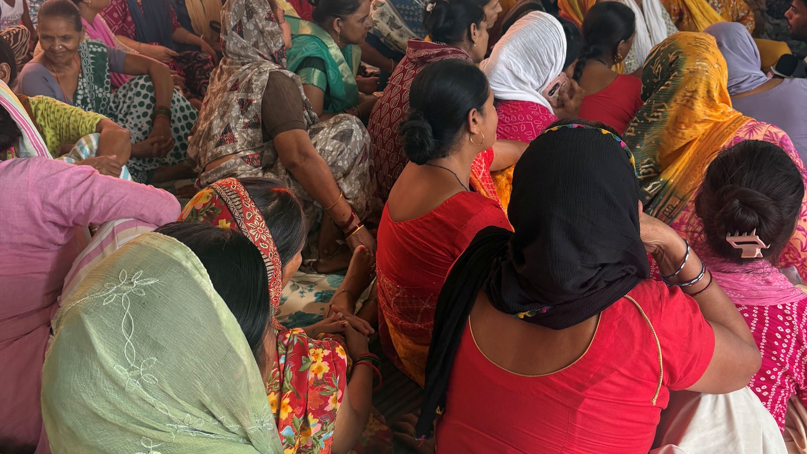 Noida Hindon Floodplain Residents Protest for Formal Electricity Connections