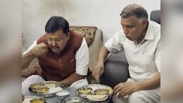 सहारनपुर में जब 62 साल के 'कार्यकर्ता' के घर दाल-चावल खाने पहुंचे नितिन नवीन
