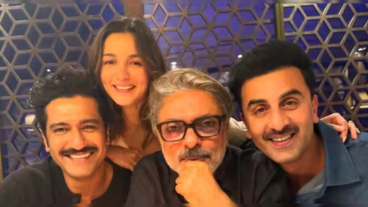 Love & War से आलिया-रणबीर के बाद विक्की कौशल का लुक रिवील, इंटेंस और चार्म अवतार देख कर फैंस में बढ़ी एक्साइटमेंट