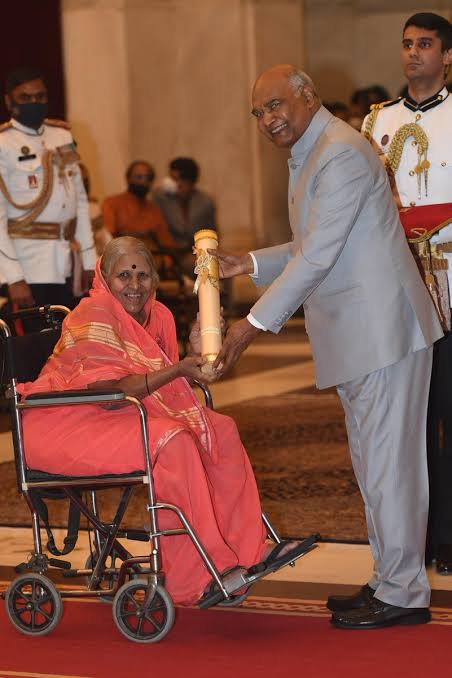 Padmashree Sindhutai sapkal Life story mother of orphans inspiring journey Padmashree Sindhutai sapkal Life story mother of orphans inspiring journey