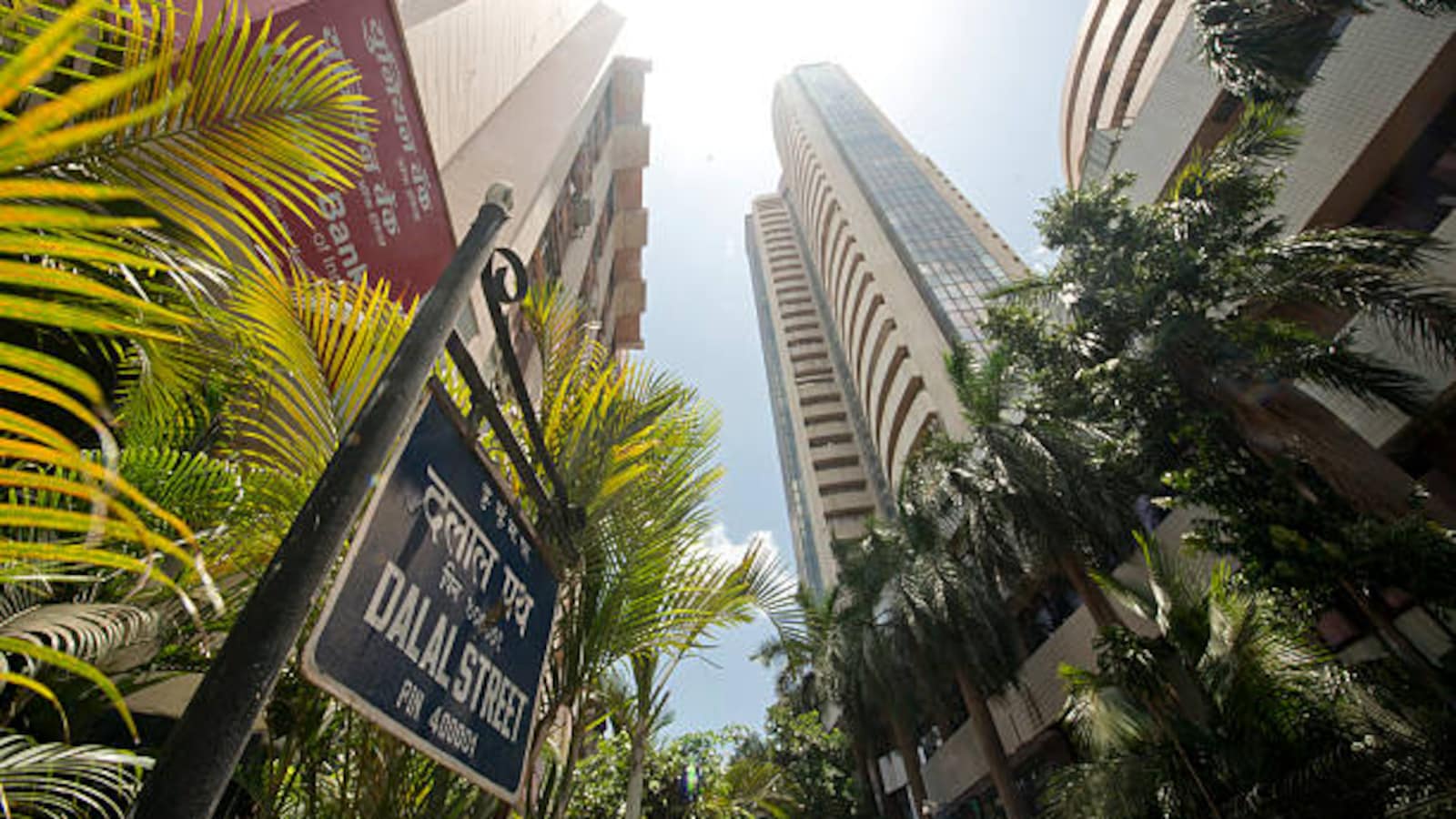 Фондовый рынок сегодня: Sensex опустился на 600 пунктов по сравнению с дневным максимумом, Nifty – около 22 650. Фармацевтика, металлические препараты