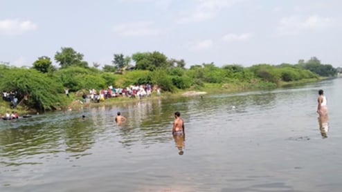 पिंड दान करने गए एक ही परिवार के पांच लोगों की नदी में डूबने से मौत, झांसी के मउरानीपुर का मामला