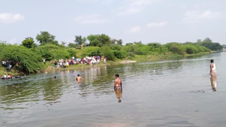 पिंड दान करने गए एक ही परिवार के पांच लोगों की नदी में डूबने से मौत, झांसी के मउरानीपुर का मामला