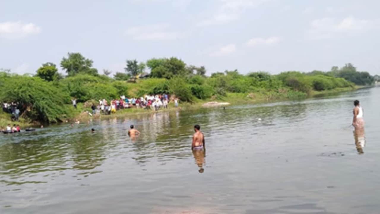 पिंड दान करने गए एक ही परिवार के पांच लोगों की नदी में डूबने से मौत, झांसी के मउरानीपुर का मामला