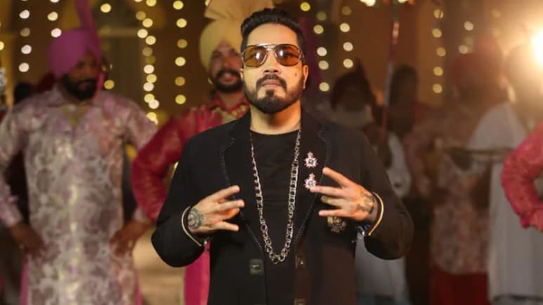 Mika Singh Earned Rs 10,000 Per Show, Was Told To Ditch His Hummer And Take Auto To Get Work