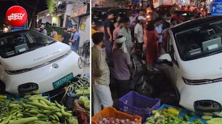 देहरादून: भरे बाजार में कार चला रही महिला ने खोया कंट्रोल, दुकानों में जा घुसी; कई गाड़ियां रौंदी- Video
