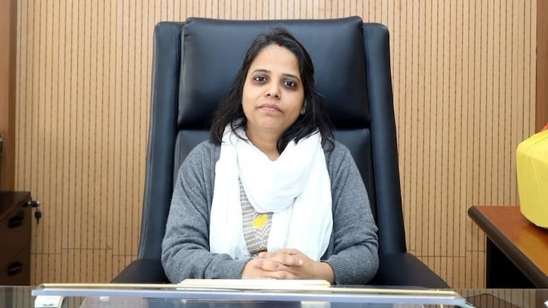 50 दिनों में ट्रांसफर के बाद छलका IAS नेहा का दर्द, पूछा- क्या सिर्फ बर्थडे विश करने के लिए है एसोसिएशन?