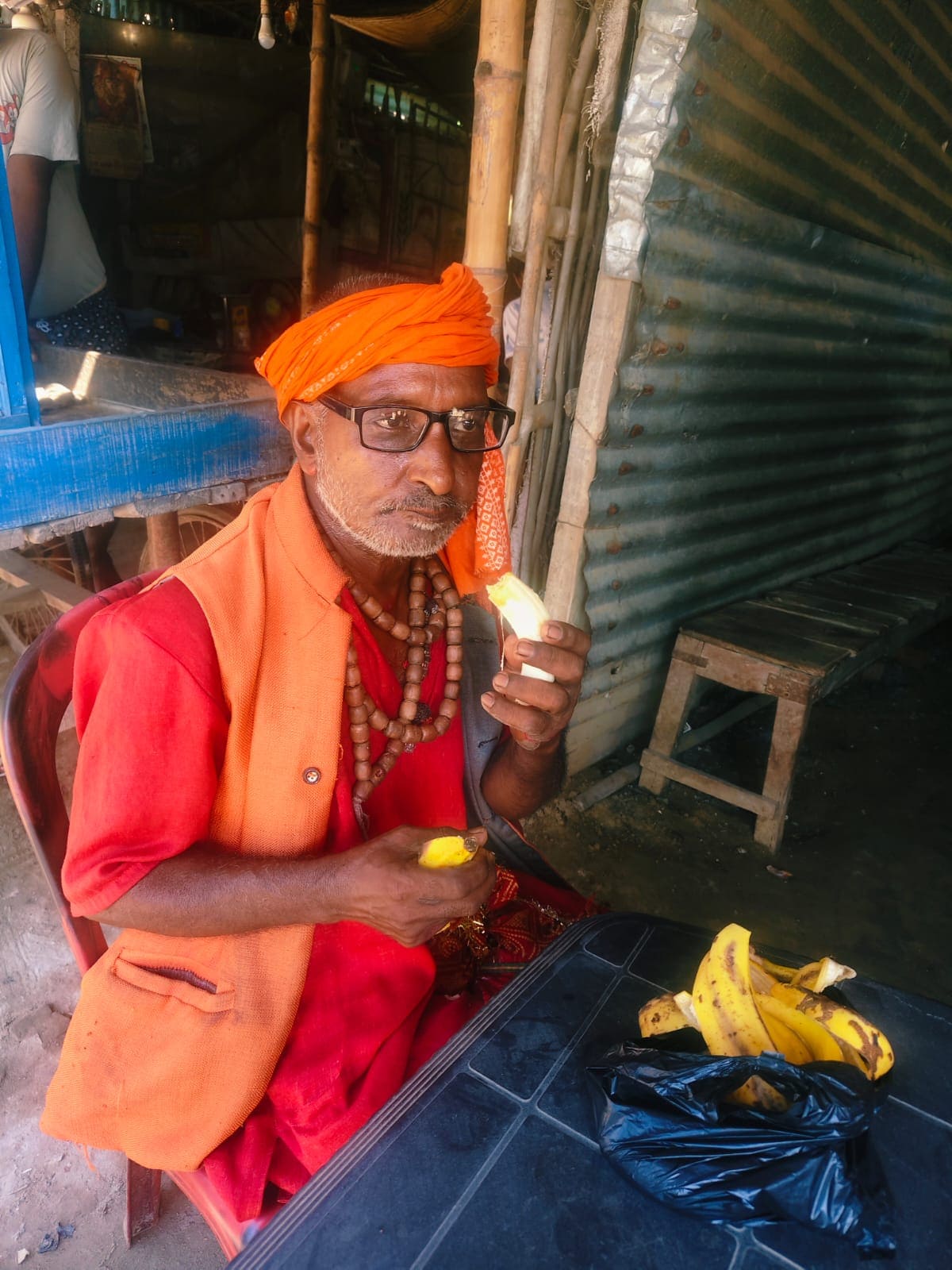 साधू की तरह वेश-भूषा धारण किए हुआ डकैती का आरोपी