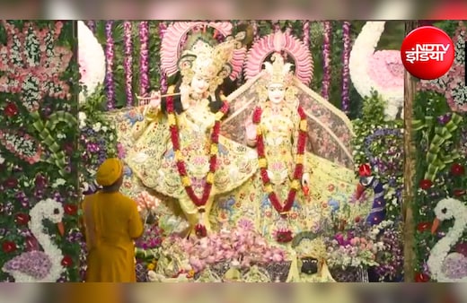 Krishna Janmashtami 2026 LIVE: देशभर में मनाया जा रहा जन्माष्टमी का त्योहार, मंदिरों में दिखी भव्य सजावट, जानिए जरूरी अपडेट