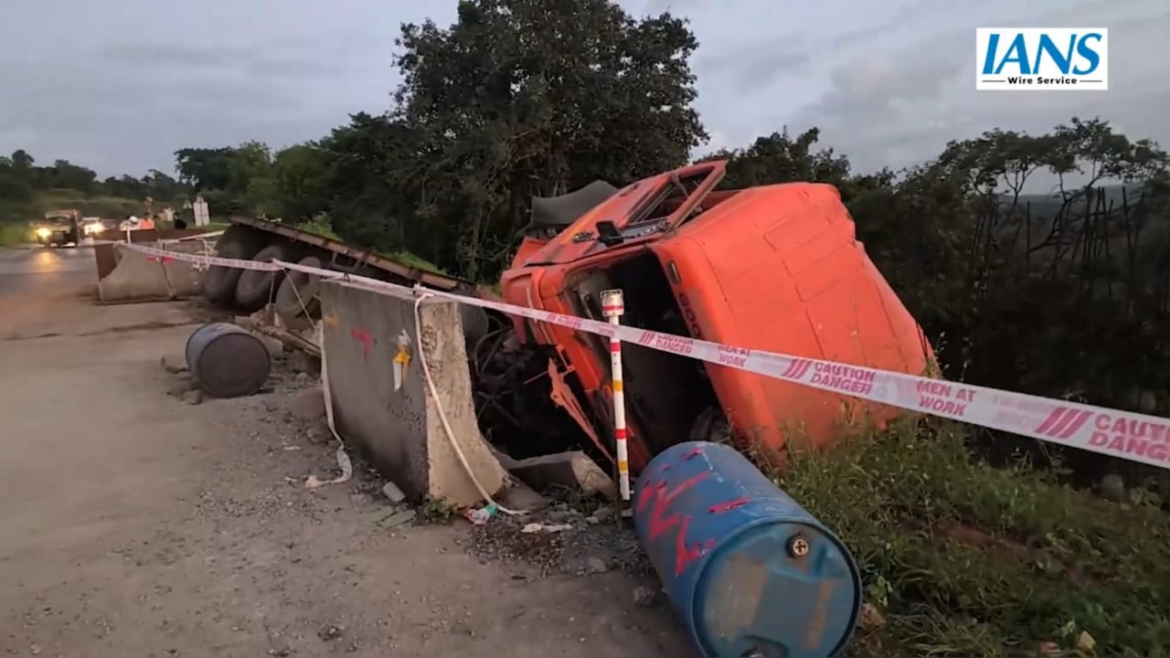 Mumbai-Goa Highway Horror: Chemical Tanker Falls Into 250-Foot Gorge Near Ratnagiri