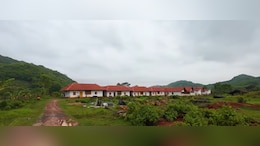 भारत का वो रहस्यमयी गांव, जहां 17 परिवार जानबूझकर बिना बिजली और मोबाइल के जी रहे हैं जिंदगी!