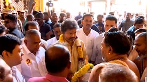 Vijay Offers Prayers At Madurai's Meenakshi Amman Temple