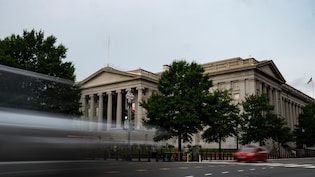 US 30-Year Yield Tops 5.5% In 'Vacuum' After Sentiment Gauge