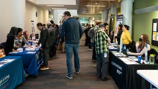 US Jobless Claims Fall To 1,96,000 During Holiday Week