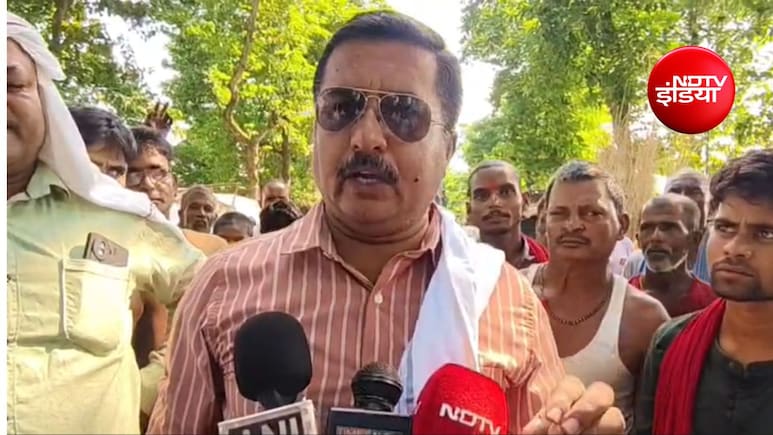 कटिहार में बाढ़ पीड़ितों से मिलने पहुंचे मंत्री और विधायक, लोगों ने लगाए मुर्दाबाद के नारे