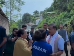 Assam Chief Minister Himanta Biswa Sarma Stops Convoy To Meet Para Athlete, Accepts Gamusa