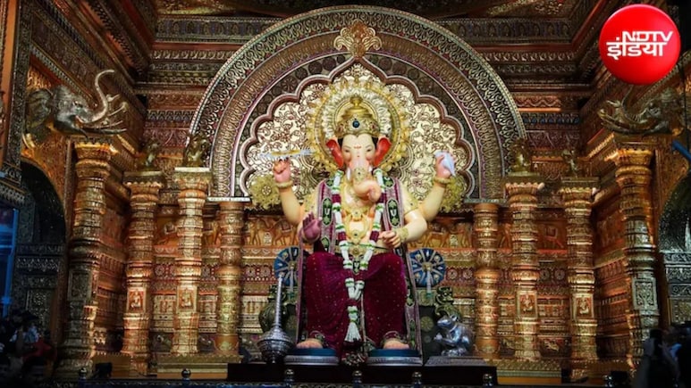 मुंबई के लालबागचा राजा को लगता है इन चीजों का भोग, भक्तों की हर मनोकामना होती है पूरी