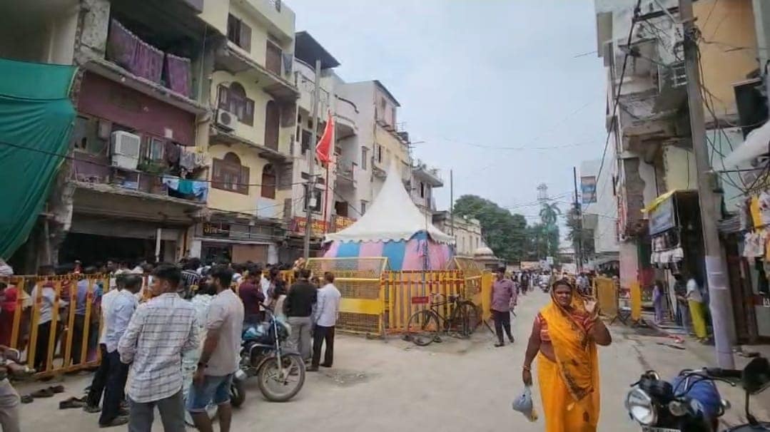 Khade Hanuman Statue: इसी सड़के चौड़ीकरण के लिए प्रतिमा को हटाया जाना है. Khade Hanuman Statue: इसी सड़के चौड़ीकरण के लिए प्रतिमा को हटाया जाना है.